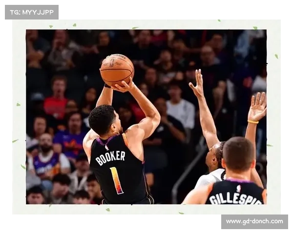 布克关键时刻的表现与心理调适分析：比赛录像中的决策与执行